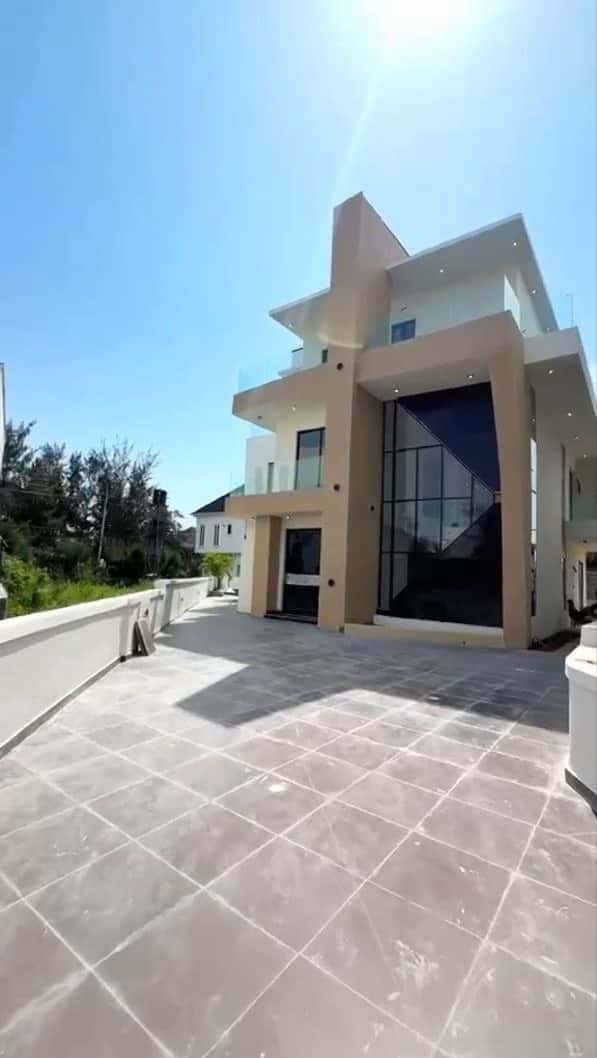 5-Bedroom Fully Detached Duplex with Pool & BQ, Lagos