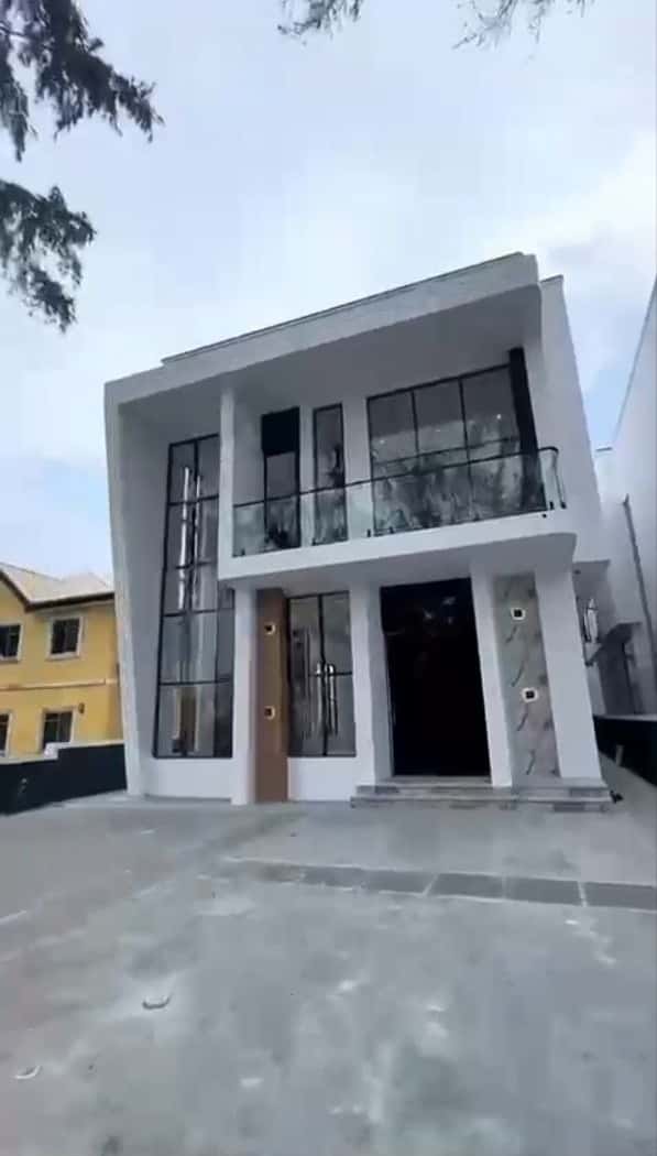 Modern 5-Bedroom Detached Duplex with Pool & BQ, Lagos